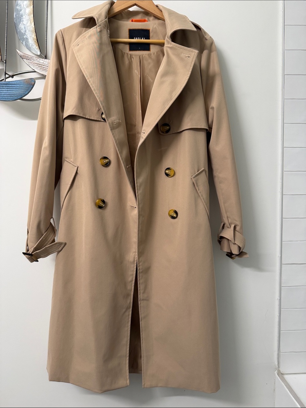 Orolay Double-Breasted Beige Trench Coat with Tortoiseshell Buttons